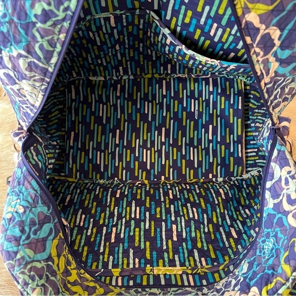 VERA BRADLEY Katalina Blue 2015 Grand Traveler Bag Duffle Green White Floral - Picture 13 of 15